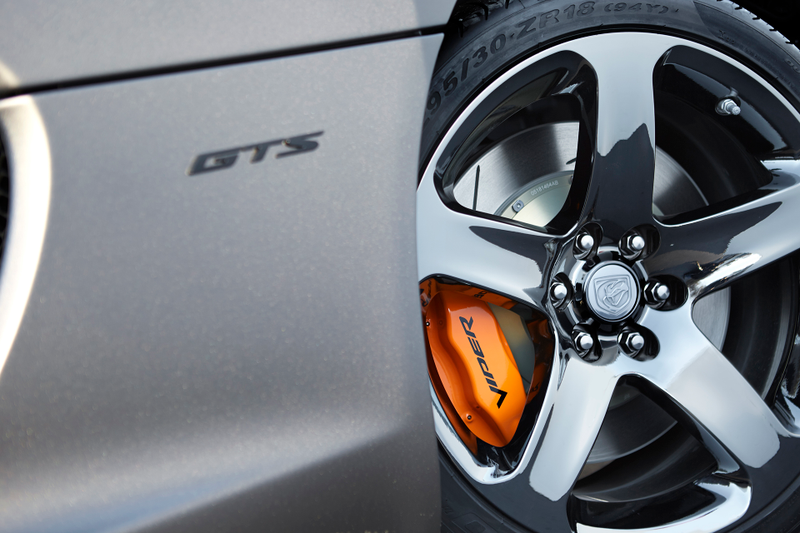 Illustration for article titled SRT's New Anodized Carbon Paint Makes For A Sinister Viper GTS